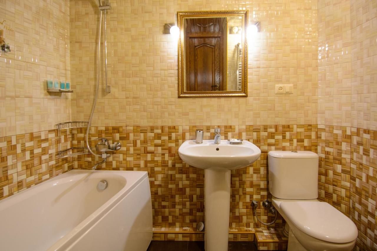 Отель Boutique Hotel British House Тбилиси-13