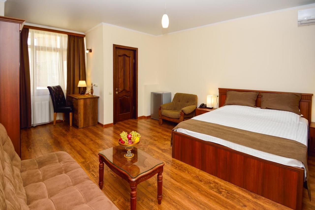 Отель Boutique Hotel British House Тбилиси-17