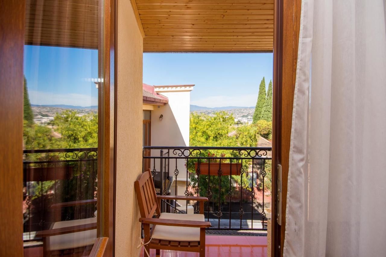 Отель Boutique Hotel British House Тбилиси-20