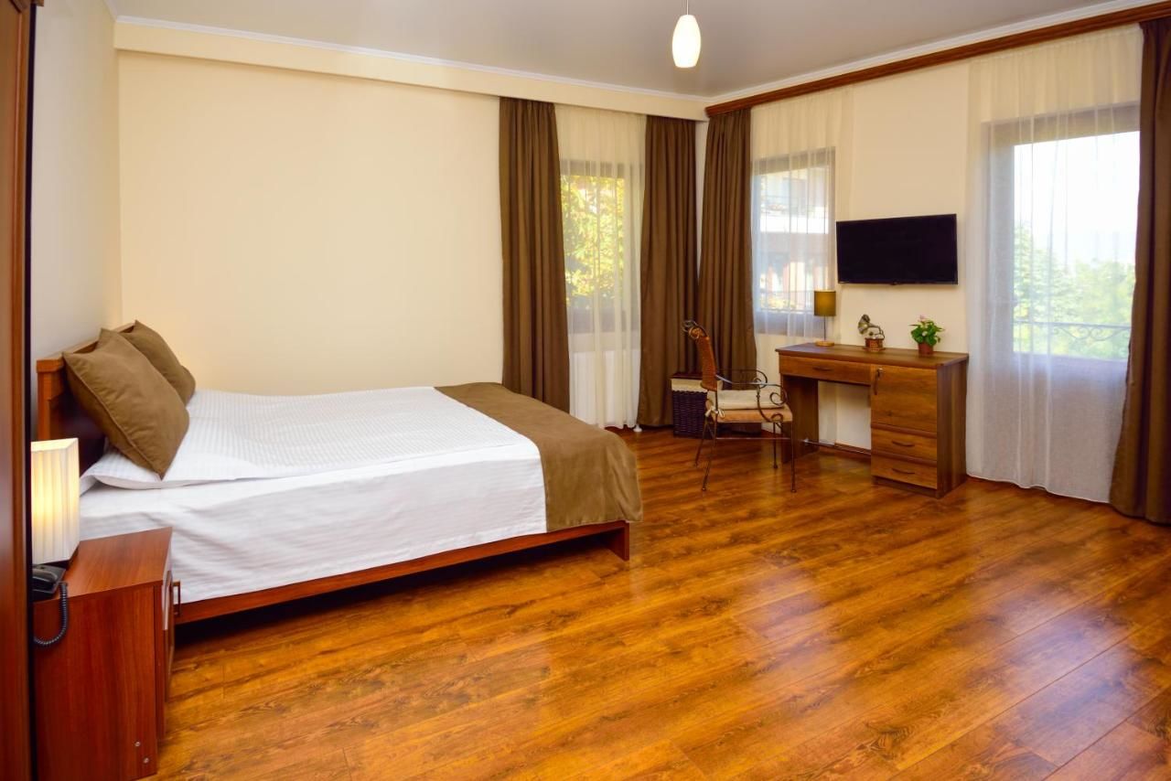 Отель Boutique Hotel British House Тбилиси-39