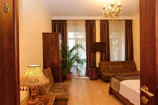 Отель Boutique Hotel British House Тбилиси Люкс-3