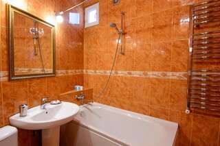 Отель Boutique Hotel British House Тбилиси Люкс-4