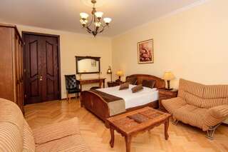 Отель Boutique Hotel British House Тбилиси Полулюкс-4